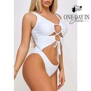 Chyrii Strappy Cheeky One Piece Swimsuit Size M